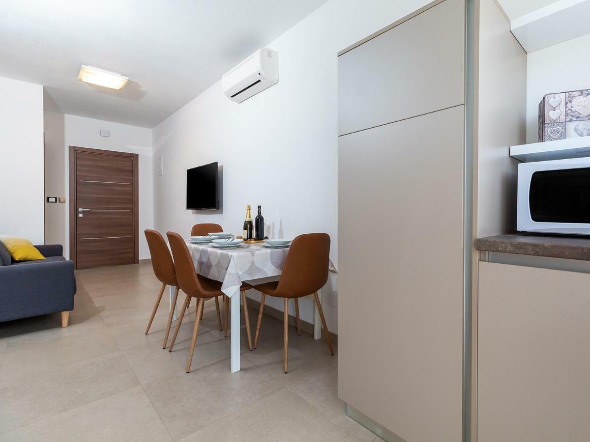 Apartments Gioia โปเรช ภายนอก รูปภาพ