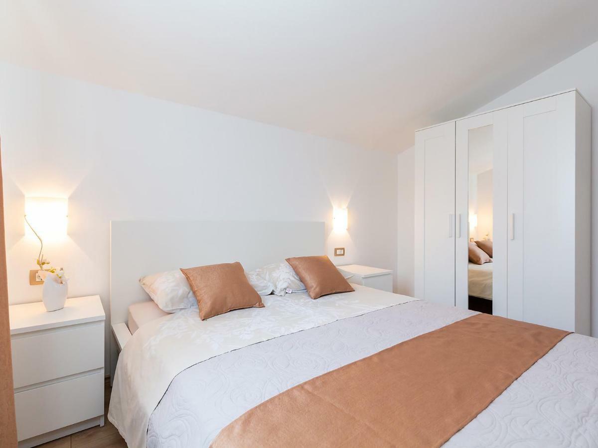 Apartments Gioia โปเรช ภายนอก รูปภาพ