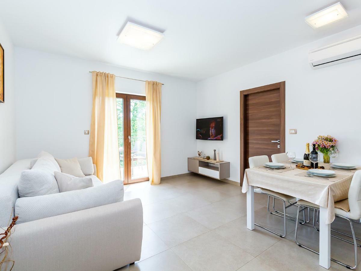 Apartments Gioia โปเรช ภายนอก รูปภาพ