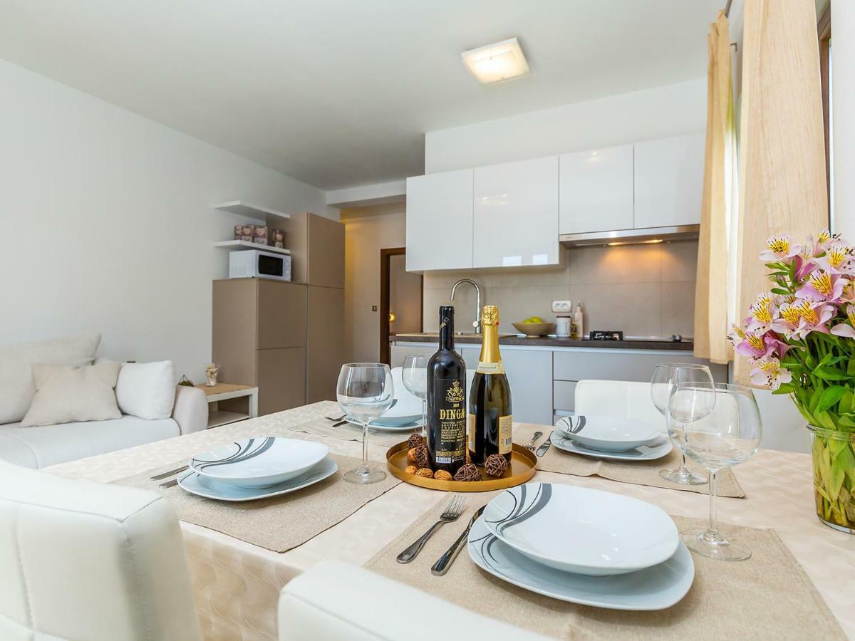 Apartments Gioia โปเรช ภายนอก รูปภาพ