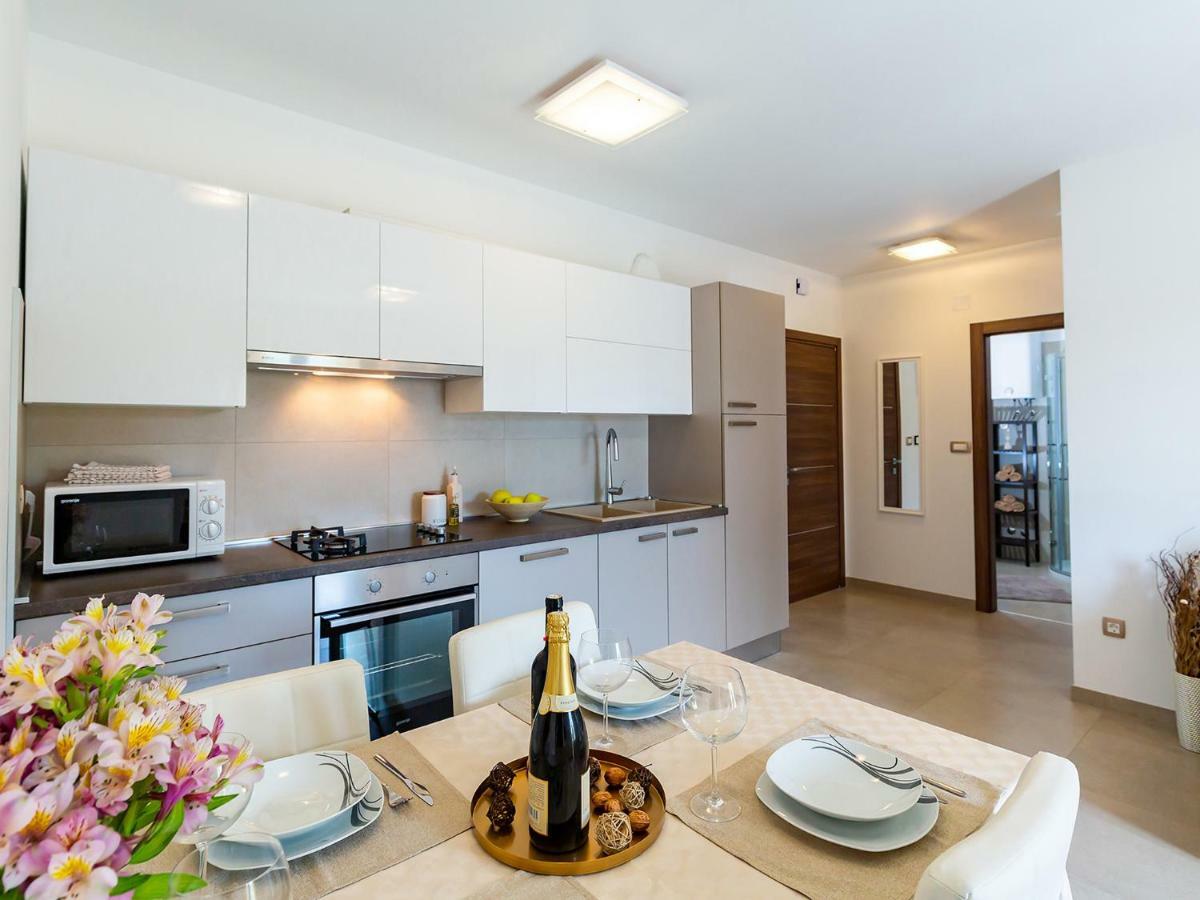 Apartments Gioia โปเรช ภายนอก รูปภาพ