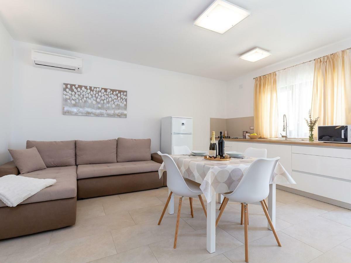 Apartments Gioia โปเรช ภายนอก รูปภาพ