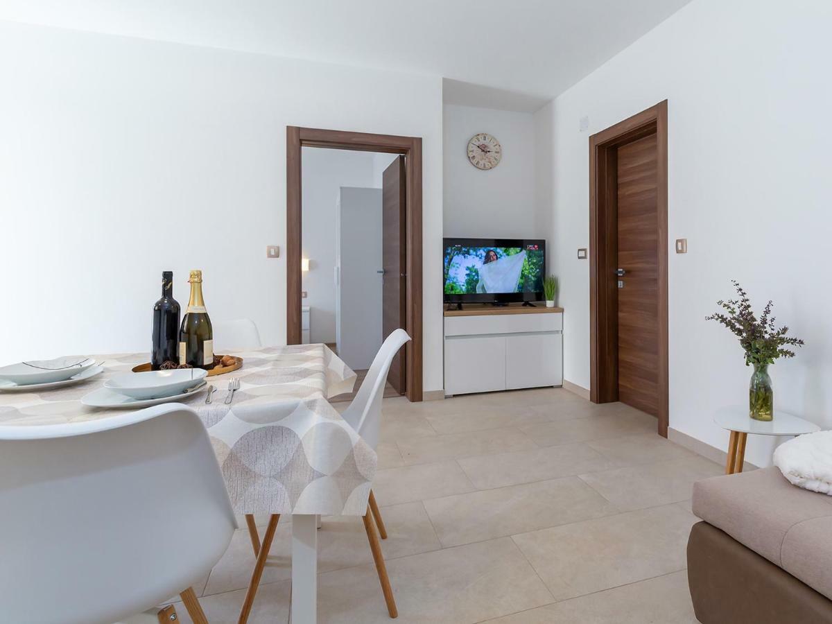 Apartments Gioia โปเรช ภายนอก รูปภาพ