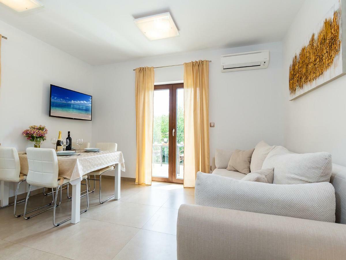 Apartments Gioia โปเรช ภายนอก รูปภาพ
