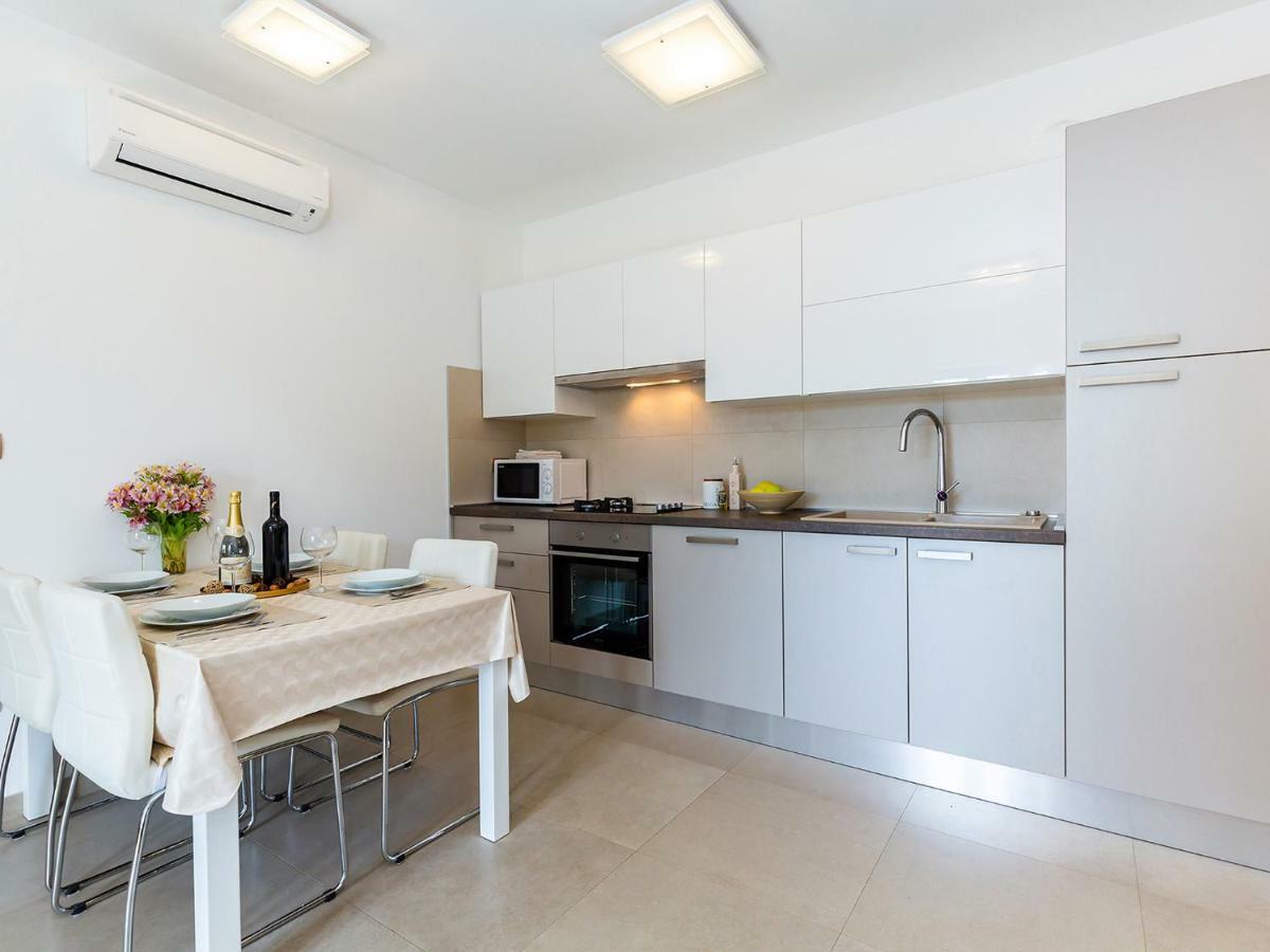 Apartments Gioia โปเรช ภายนอก รูปภาพ