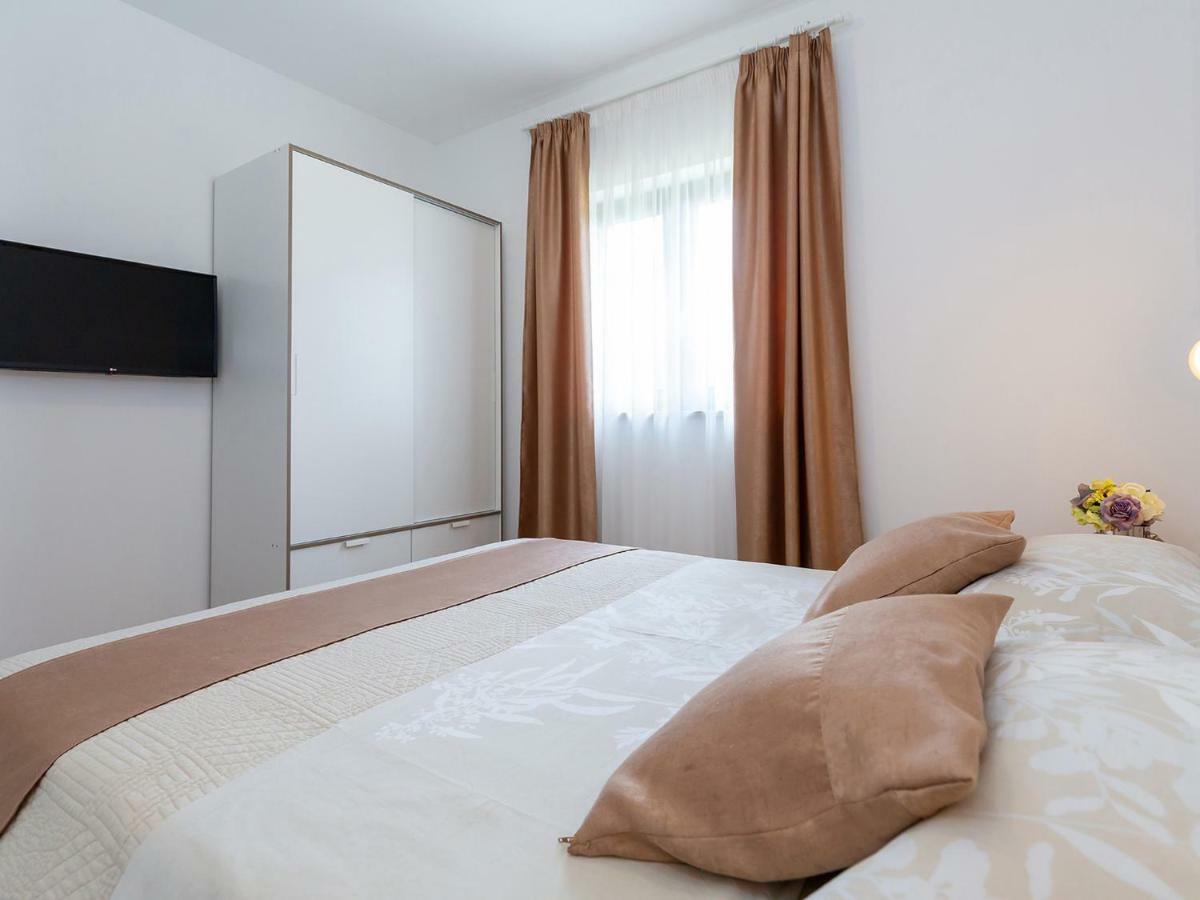 Apartments Gioia โปเรช ภายนอก รูปภาพ