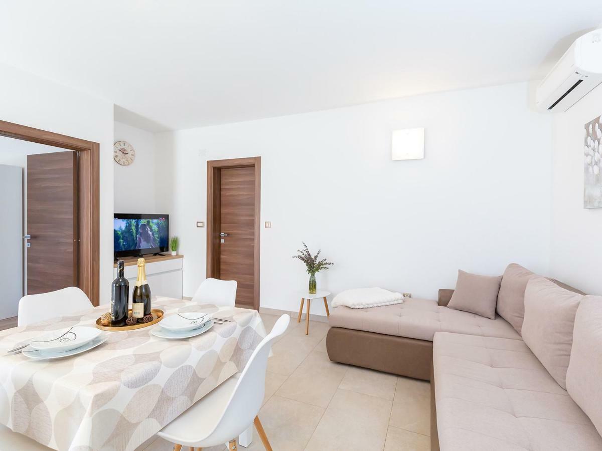 Apartments Gioia โปเรช ภายนอก รูปภาพ